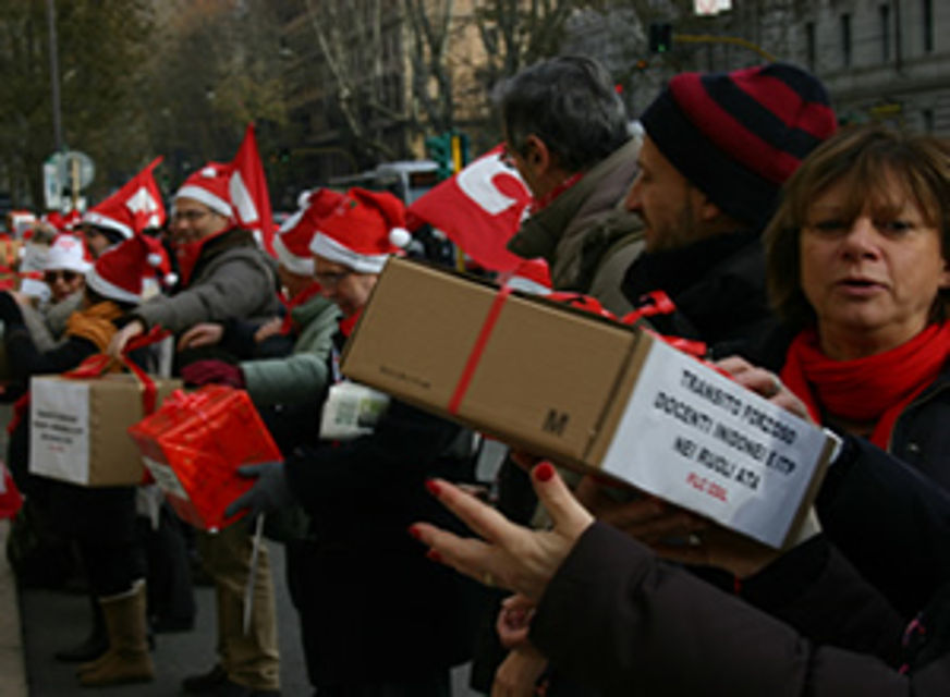 Natale In Casa Miur Sit In E Flash Mob Del Personale Ata